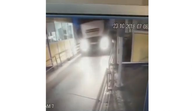 VIDEO. IATĂ CUM S-A PRODUS DEZASTRUL DIN STAȚIA DE TAXARE FETEȘTI - untitled-1540291830.jpg