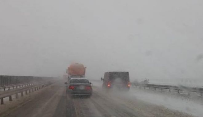Șoferi inconștienți pe A2. Depășesc utilajele de deszăpezire pe partea dreaptă - untitled-1543401410.jpg
