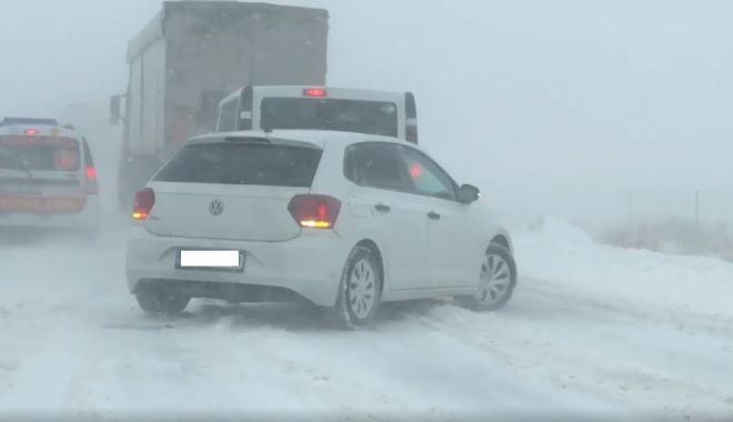 IARNA FACE RAVAGII PE A2! Mașini răstunate în afara carosabilului - VIDEO - untitled-1543411663.jpg