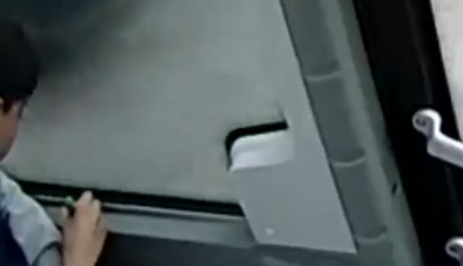 Altă scenă revoltătoare a fost surprinsă într-unul dintre noile autobuze RATC - untitled-1547561098.jpg