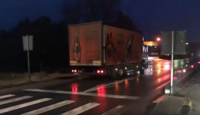 VIDEO. Șofer inconștient, conducând camionul pe contrasens, cu viteză, în Lazu - untitled-1548229791.jpg