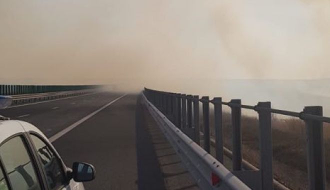 Atenție, șoferi! Vizibilitate scăzută pe A2, din cauza unui incendiu la miriște - untitled-1551778046.jpg
