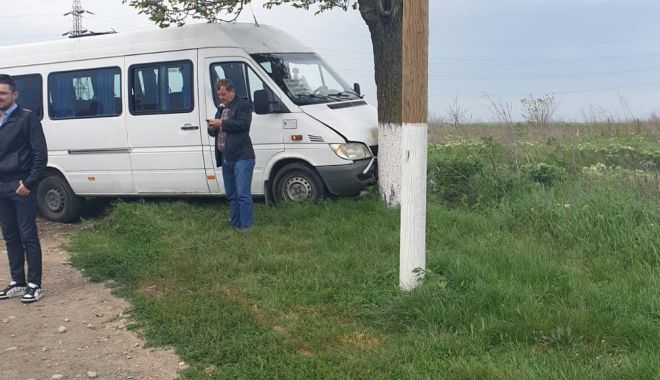 UPDATE. Accident la Constanța! Microbuz cu călători, izbit în copac. Trei victime - untitled-1557911147.jpg