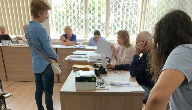 Sistemul de vot, blocat la secția de votare de la Liceul Traian - untitled-1558870207.jpg