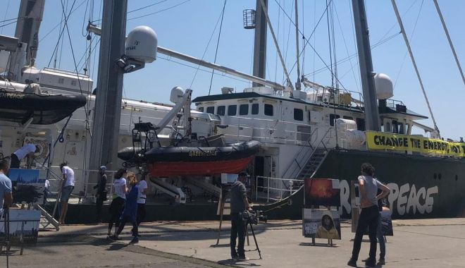 ÎN PREMIERĂ! Nava Greenpeace a acostat în Portul Constanța - untitled-1559124163.jpg