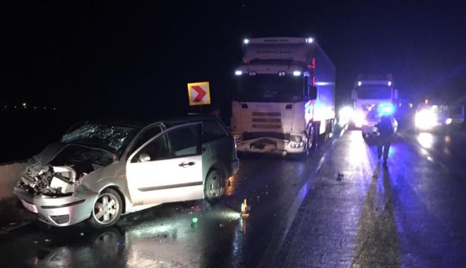 Beat și fără permis, a intrat cu mașina într-un tir. Doi minori au fost răniți - untitled-1560235372.jpg