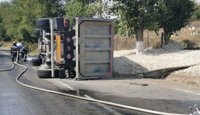 TIR RĂSTURNAT pe DN3, în județul Constanța. Traficul este blocat! - untitled-1568717984.jpg