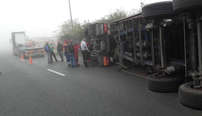 Accident rutier la Constanța. Un TIR s-a răsturnat, din cauza vitezei - untitled-1572334650.jpg