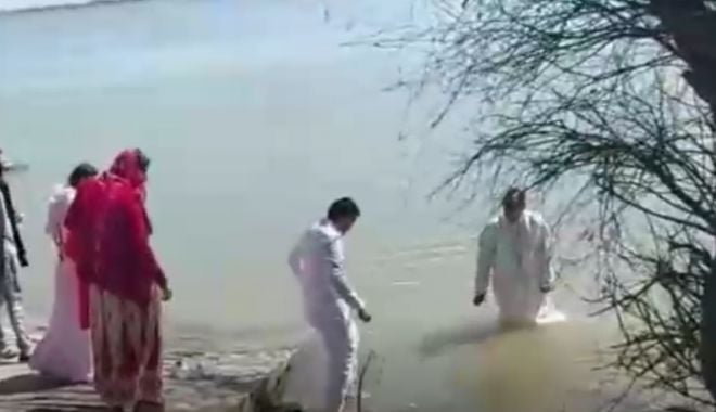 Pastor, sancţionat pentru organizarea unui botez pe malul Dunării - untitled-1618066404.jpg