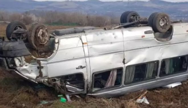 Microbuz cu 12 persoane, RĂSTURNAT! Printre pasageri se află și un copil. Mai multe victime! - untitled-1649752754.jpg