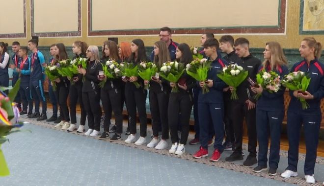 Ceremonie la Guvern dedicată sportivilor care au obţinut performanţe în competiţii internaţionale - untitled-1661238194.jpg