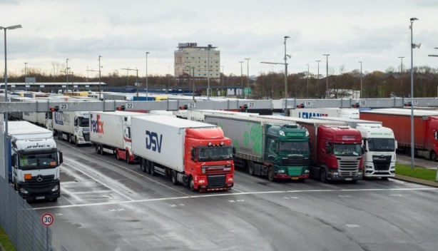CRIZĂ DE ŞOFERI! Transportatorii români au transmis soluţia salvatoare către Ministerul Transporturilor