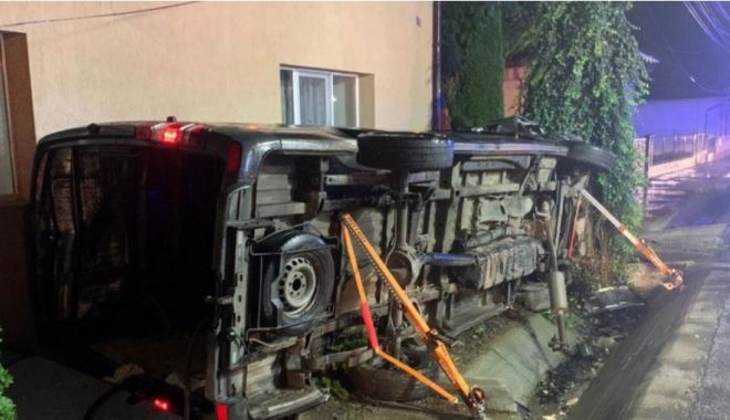 Un microbuz plin cu călători s-a răsturnat! Nouă victime! - untitled-1663487155.jpg