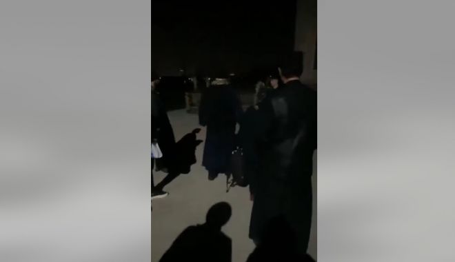 VIDEO. Imagini GREU DE PRIVIT! Părintele Calistrat lovește puternic o femeie, chiar în curtea bisericii - untitled-1668073559.jpg