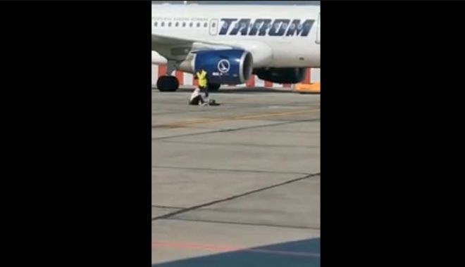 Scene șocante pe Aeroportul Otopeni! O femeie cu un copil mic în braţe a încercat să prindă avionul din mers - untitled-1678105551.jpg