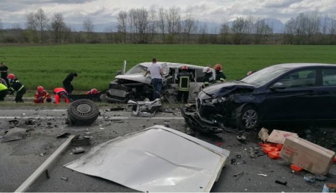 Accident teribil pe DN1! Șapte persoane au fost rănite! Patru maşini implicate - untitled-1682076698.jpg