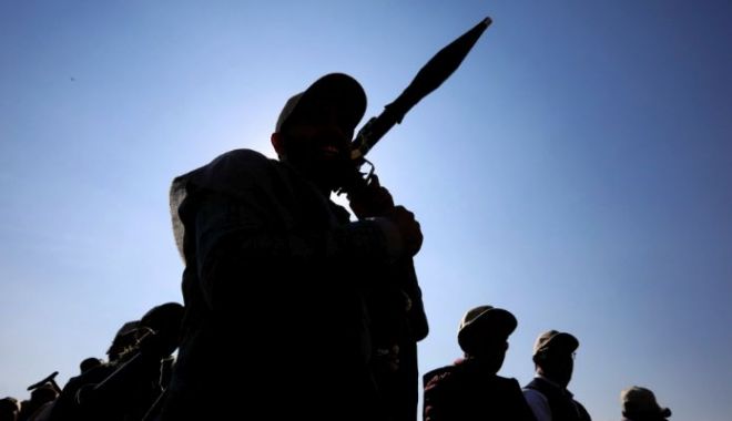 Un petrolier chinez, lovit de o rachetă lansată de rebelii houthi, în Marea Roşie - untitled-1711275935.jpg