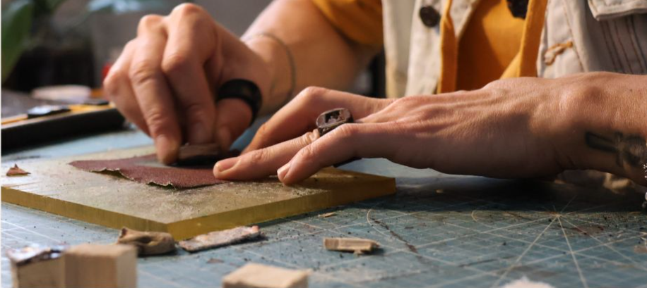 Inițiativă de succes! Atelier de bijuterie contemporană, la Muzeul de Artă Constanța