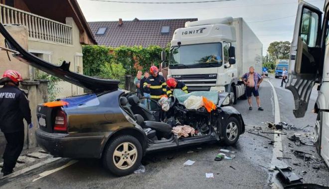 IMAGINI CARE POT AFECTA EMOŢIONAL! UPDATE. Cele două victime ale accidentului rutier de pe DN1 au murit