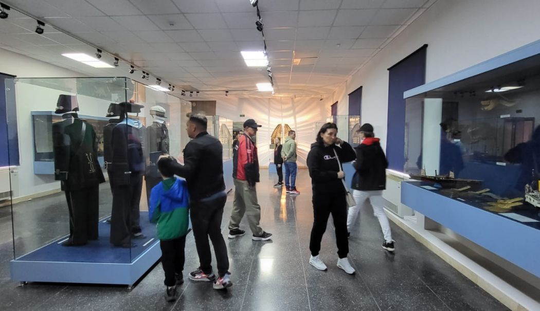 FOTO / Noaptea Muzeelor i-a scos pe constănțeni din case! Cozile de la burgeri, mai mari decât cele de la instituțiile culturale