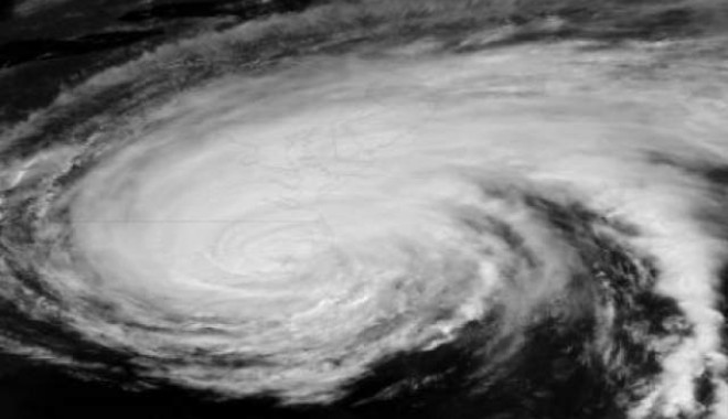 Uraganul Paul  a scăzut  în intensitate,  dar rămâne  un pericol - unuragansaformatinoceanulpacific-1350422434.jpg