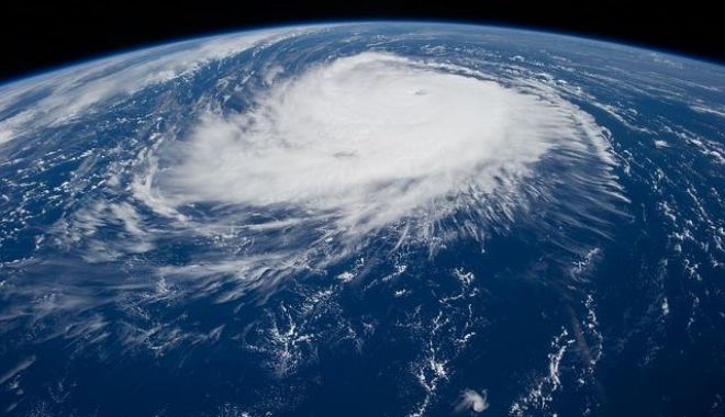 Stare de alertă în Hawaii. Oraș acoperit de ape! - unuraganseindreaptasprehawaiiiar-1535178041.jpg