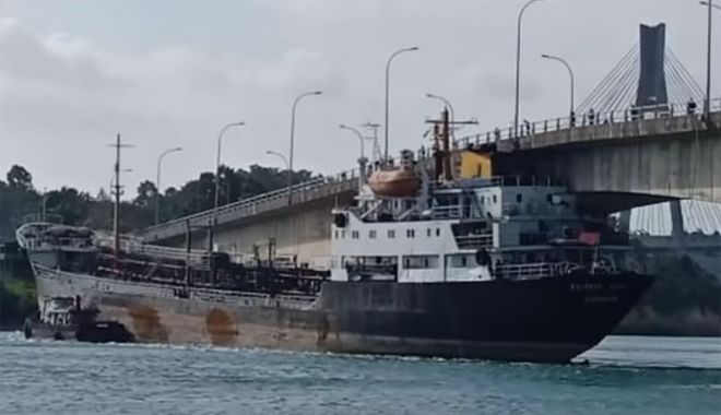 Un vas în derivă a lovit un pod, în Strâmtoarea Singapore - unvasinderivaalovutunpod-1548594783.jpg