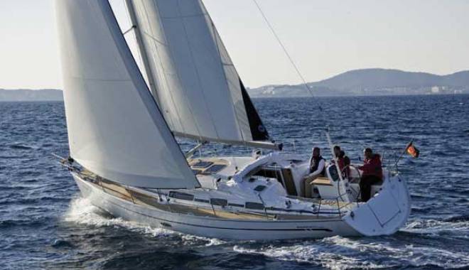 ÎN ALERTĂ! Un yacht a fost răpit cu tot cu persoanele aflate la bord - unyacht-1446130044.jpg