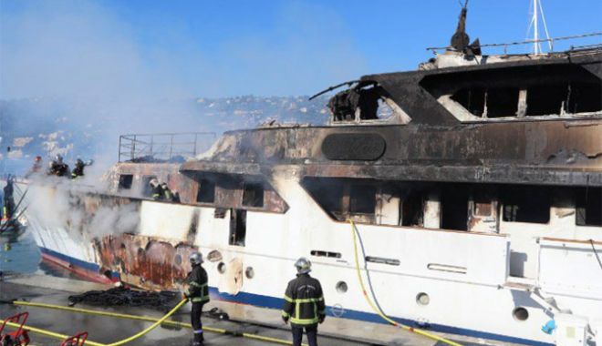 Un yacht de lux a fost devastat de un incendiu, la Cannes - unyachtdeluxafostdevastat-1539519100.jpg