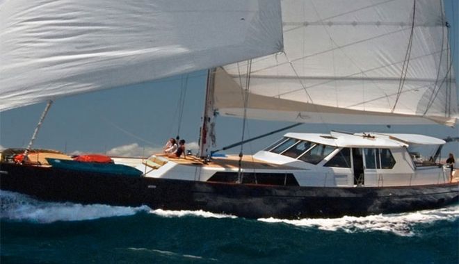 Un yacht de lux s-a scufundat pe coasta Indoneziei - unyachtdeluxsascufundatpecoastai-1574688295.jpg