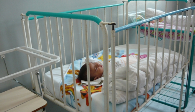 Copiii  se îmbolnăvesc  pe bandă rulantă. Pediatria este plină - upucopiiabandonatipediatrie1-1485363340.jpg