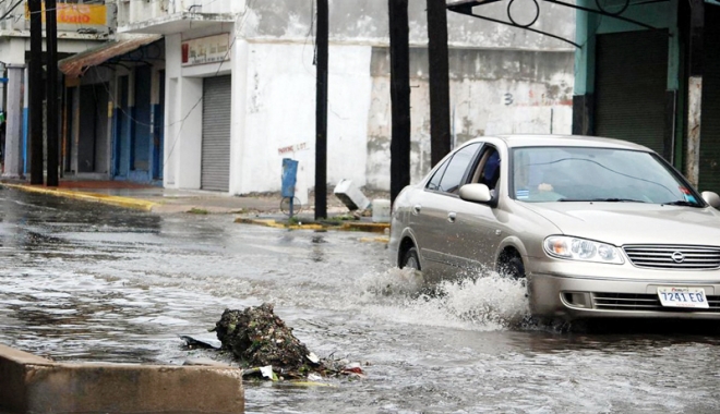 Uraganul Matthew face ravagii. Pagube imense, produse  de rafalele de 200 km pe oră - uragan-1475678039.jpg