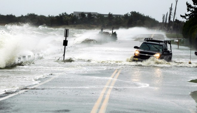 Uraganul Sandy face ravagii. New York e sub ape - uragansandy-1351600816.jpg
