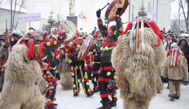 Nicăieri nu-i ca acasă! Câți români și-au petrecut Crăciunul în țară - uraturianulnou2015versuricantece-1514464245.jpg