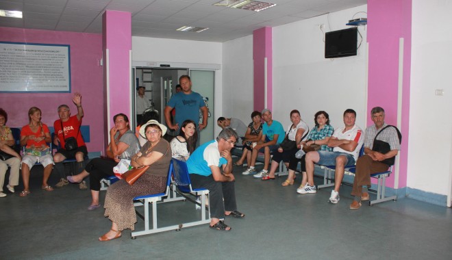 Urgența Spitalului Județean, sufocată de pacienți de Rusalii - urgentaspitaluljudetean11-1372252614.jpg