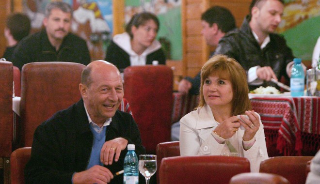 Familia Băsescu petrece Paștele la Neptun - url-1334396720.jpg