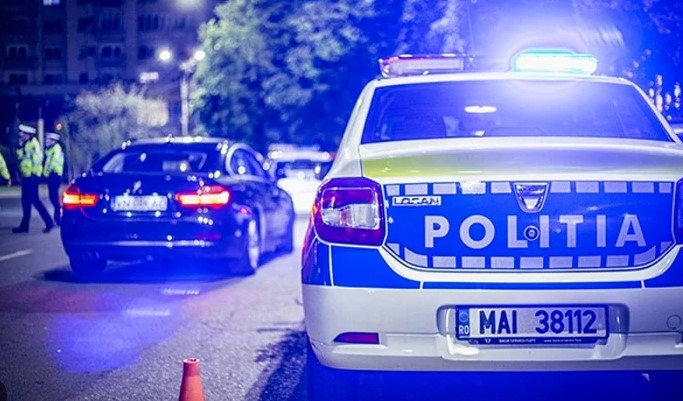 O mașină cu hoți, oprită pe roșu. Poliția a prins un urmărit internațional - urmarit-international-1773645249.webp