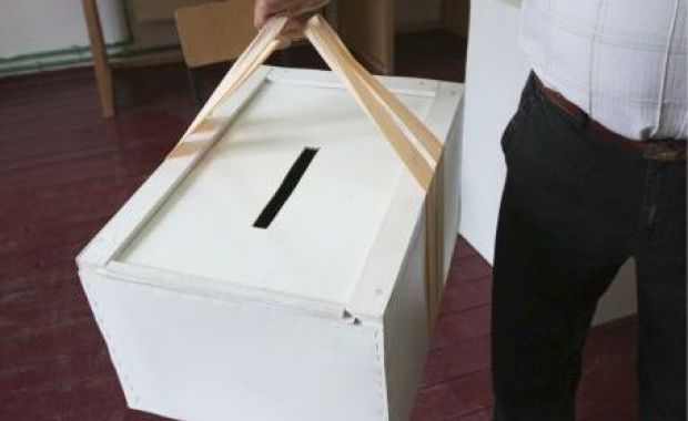 Persoanele netransportabile  pot solicita urna mobilă la referendum - urnamobila-1343332057.jpg