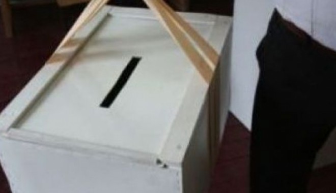 Persoanele netransportabile pot solicita urna mobilă la referendum - urnamobila0-1343294972.jpg