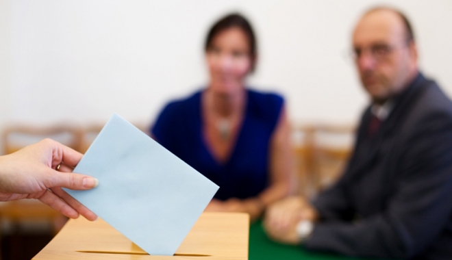 Bolnavii constănțeni, internați în spital, și-au exercitat dreptul de vot - urnavot-1465124712.jpg