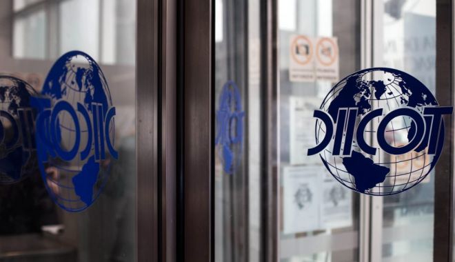 Hacktiviștii care au atacat site-ul Ministerului Educației, duși la DIICOT pentru audieri - usasiglasediuldiicothepta4037196-1688056672.jpg