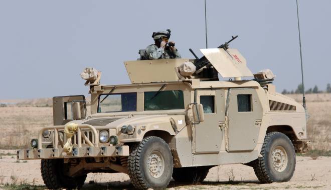 SUA au livrat Ucrainei primele zece vehicule militare Humvee - usnavy060322n5438h018usarmysoldi-1427466601.jpg