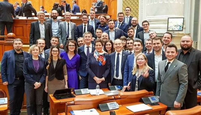 Parlamentul a tăiat pensiile speciale. 