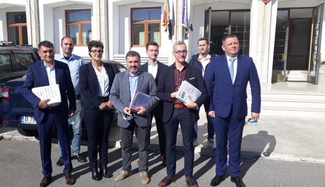 USR-PLUS a depus listele pentru alegeri. Stelian Ion și Remus Negoi, primii pentru Parlament - usrlisteparlamentare-1603359586.jpg