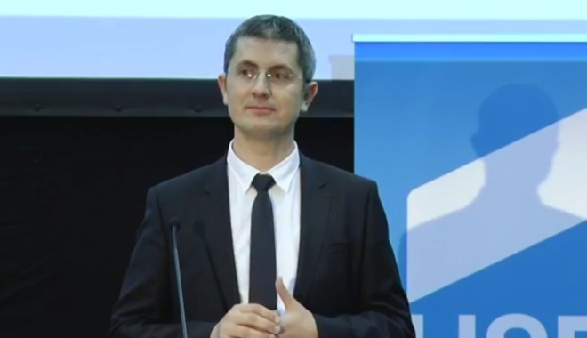 USR strânge semnături pentru modificarea Constituției.  