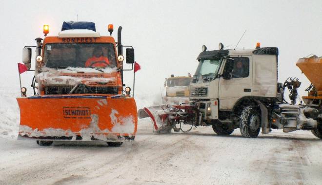 Șoferi, atenție! Cum se circulă PE A2 BUCUREȘTI- CONSTANȚA ȘI PE A4 OVIDIU - AGIGEA - utilajedezapezire1327220675-1451897523.jpg