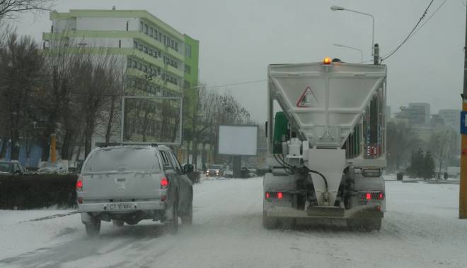 Iarna la Constanța / Peste 30 de utilaje acționează în județul Constanța, pentru curățarea drumurilor - utilajezapada-1423468459.jpg
