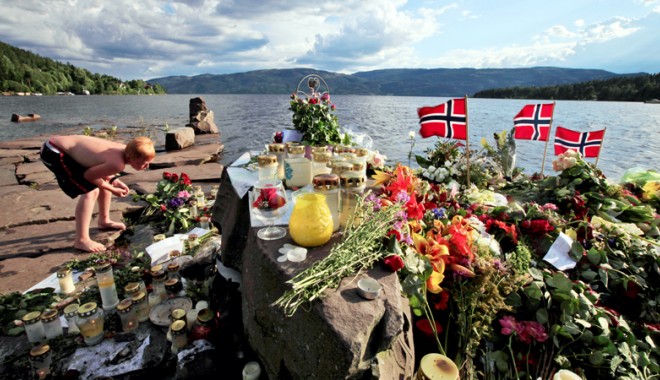 Familiile victimelor ucise de Anders Breivik au vizita insula Utoya - utoya1313073944-1313783122.jpg