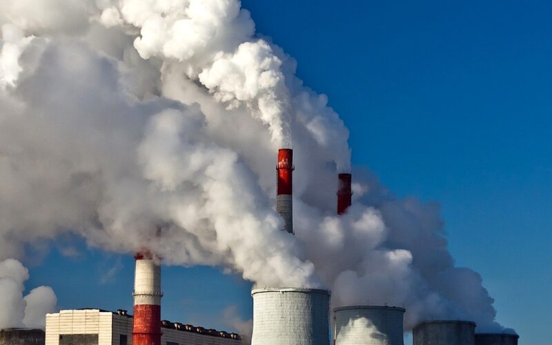 Raport. Consumul global de combustibili fosili și emisiile de carbon au atins un record istoric în 2023