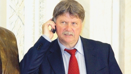 Senatorul UDMR Verestoy Atilla, rănit într-un accident rutier - va-1321547999.jpg